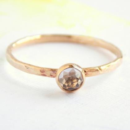 Mini Rose Cut Stone Gold Ring: gold..